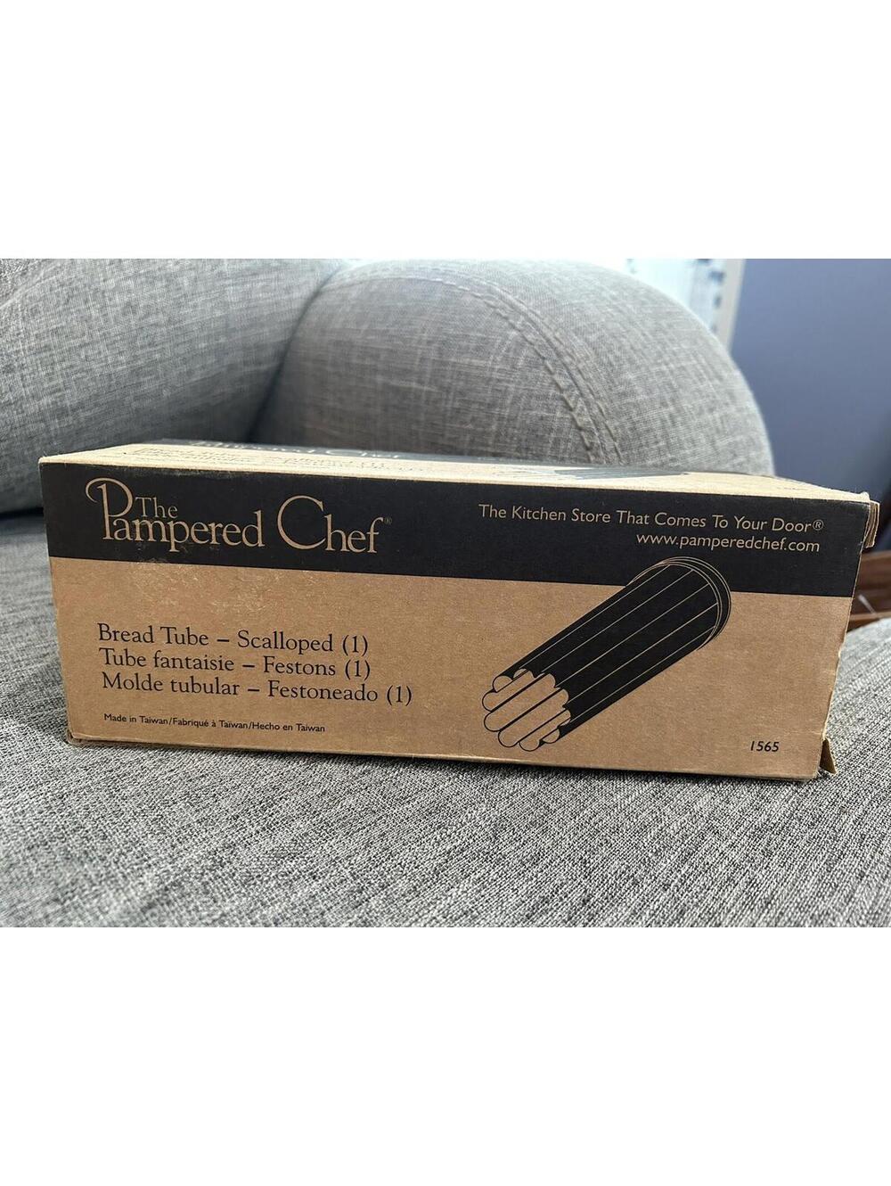 The Pampered Chef 9 In Scalloped Bread Tube 1565 Metal Tube Baking New in Box